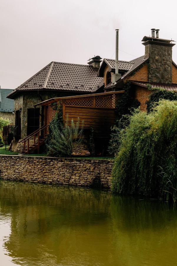 Готельно-Ресторанний Комплекс Прованс Парк Pochaiv Exterior photo