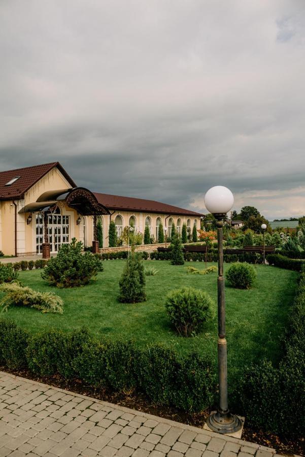 Готельно-Ресторанний Комплекс Прованс Парк Pochaiv Exterior photo