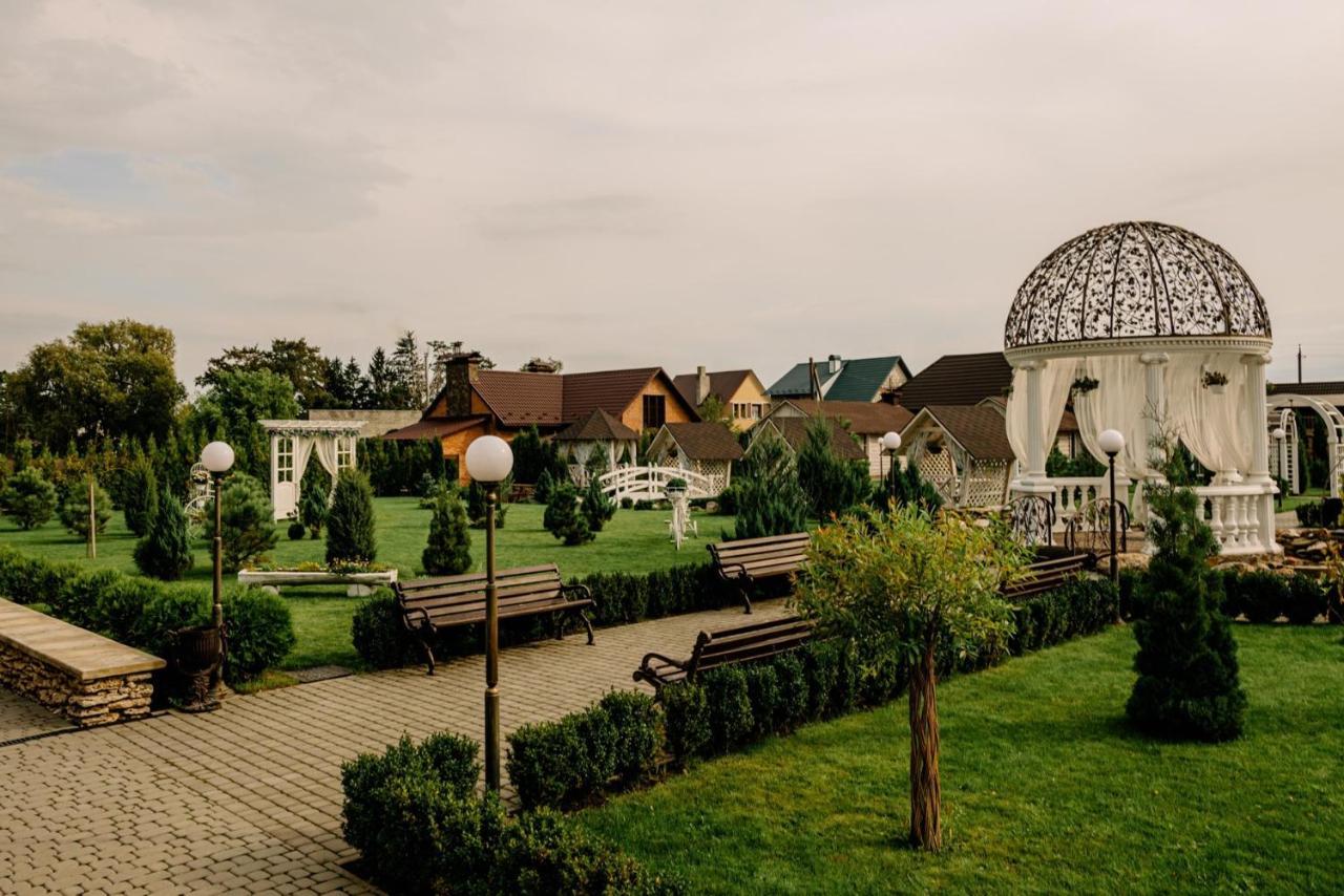 Готельно-Ресторанний Комплекс Прованс Парк Pochaiv Exterior photo