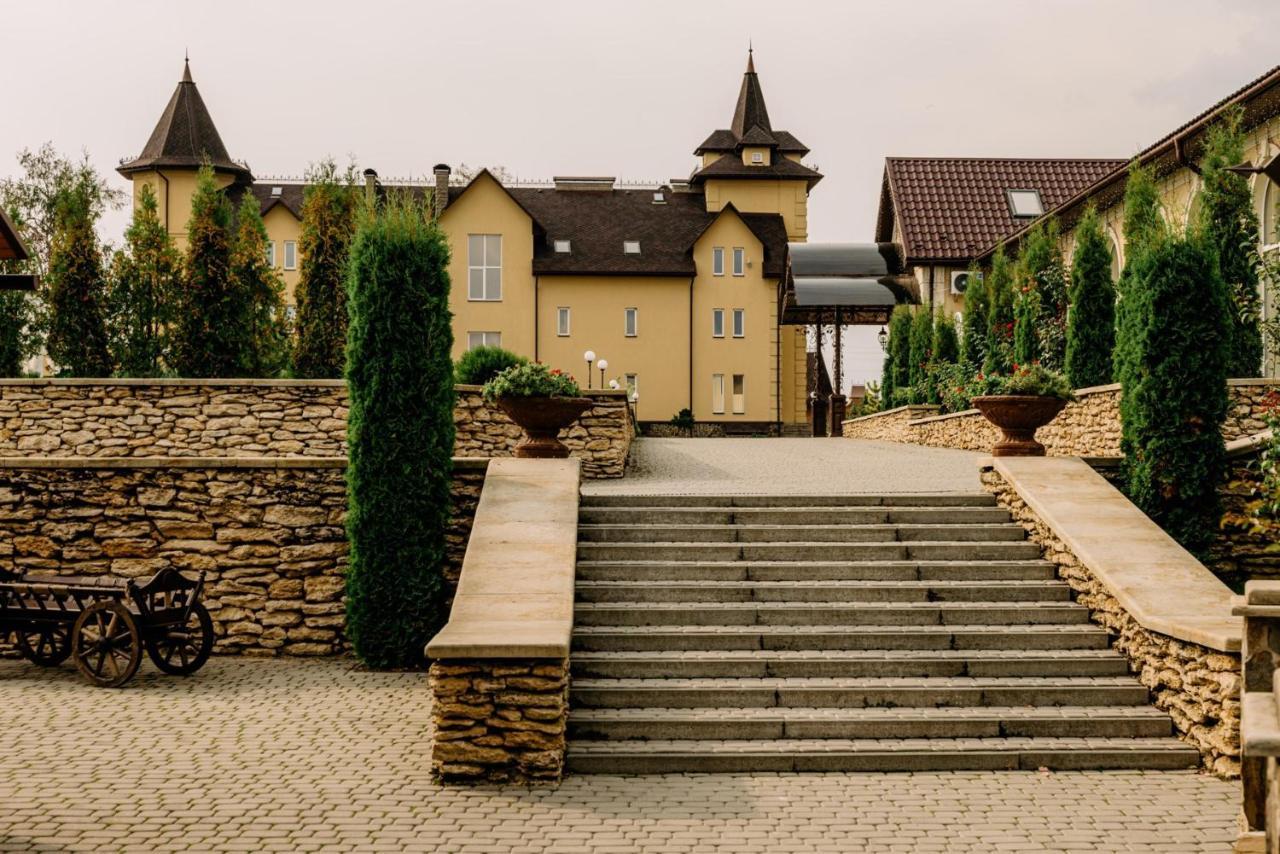 Готельно-Ресторанний Комплекс Прованс Парк Pochaiv Exterior photo