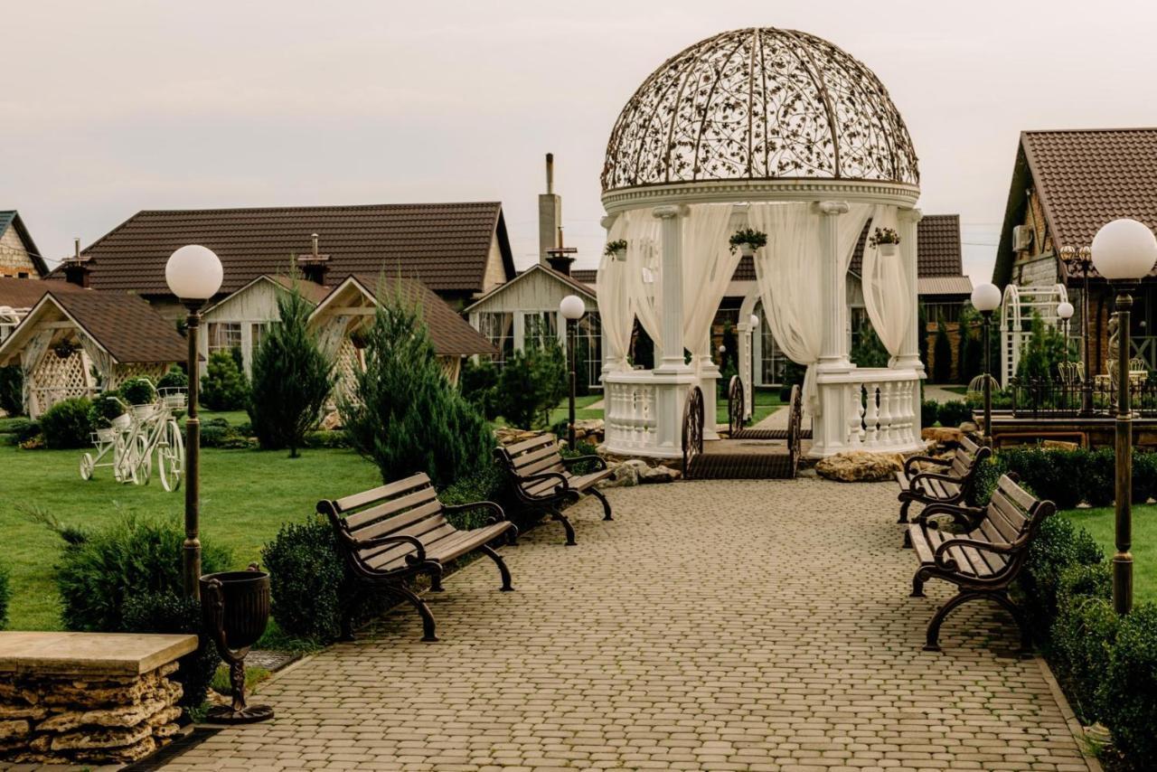 Готельно-Ресторанний Комплекс Прованс Парк Pochaiv Exterior photo